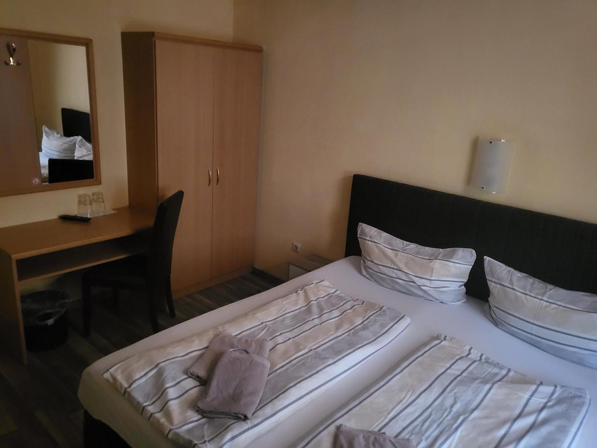 Pension Kuehnauer Hof Дессау Экстерьер фото