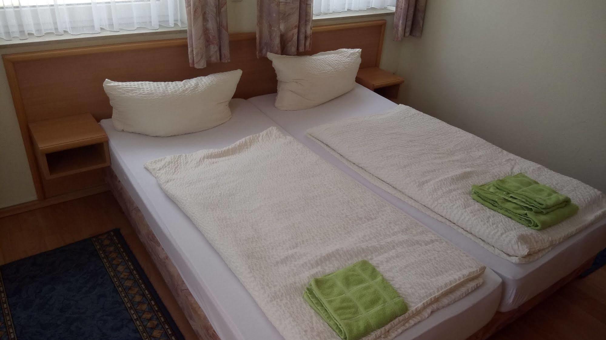 Pension Kuehnauer Hof Дессау Экстерьер фото